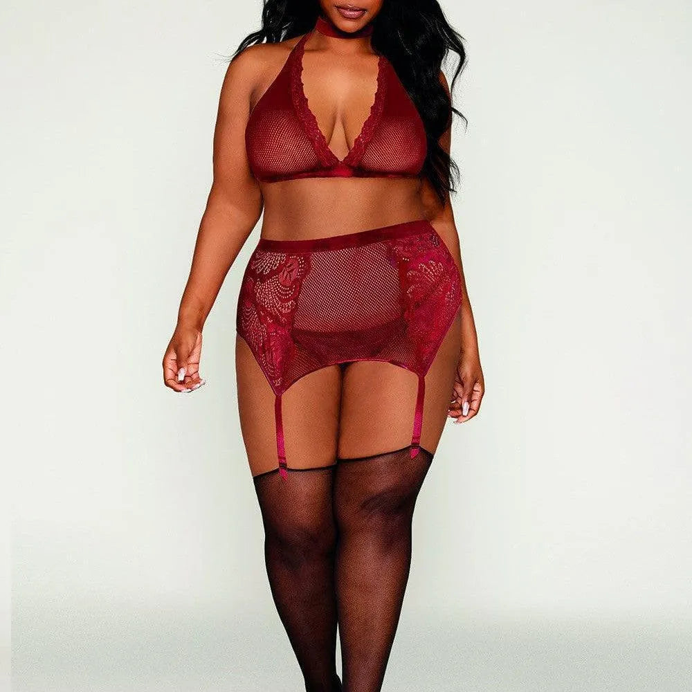 Ensemble lingerie grande taille rouge bordeaux en résille et dentelle avec porte-jarretelles, string et tour de cou.