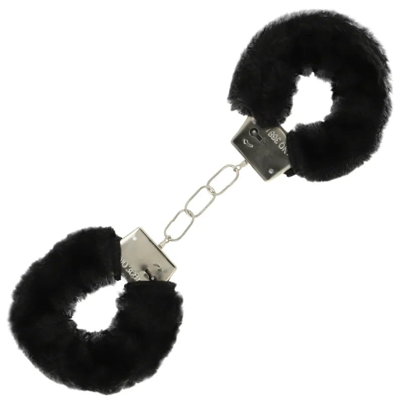 Menottes noires en fourrure avec chaîne métallique, accessoire de l'Ensemble Jeux Couple Ohmama pour débutants et experts.
