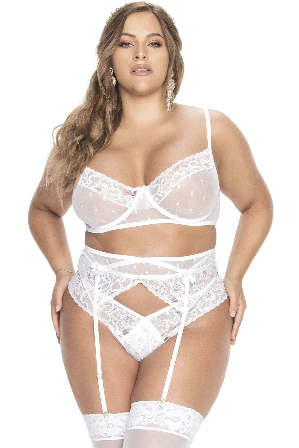 Ensemble lingerie grande taille blanc en dentelle fleurie et résille à pois, soutien-gorge armatures, culotte et porte-jar...