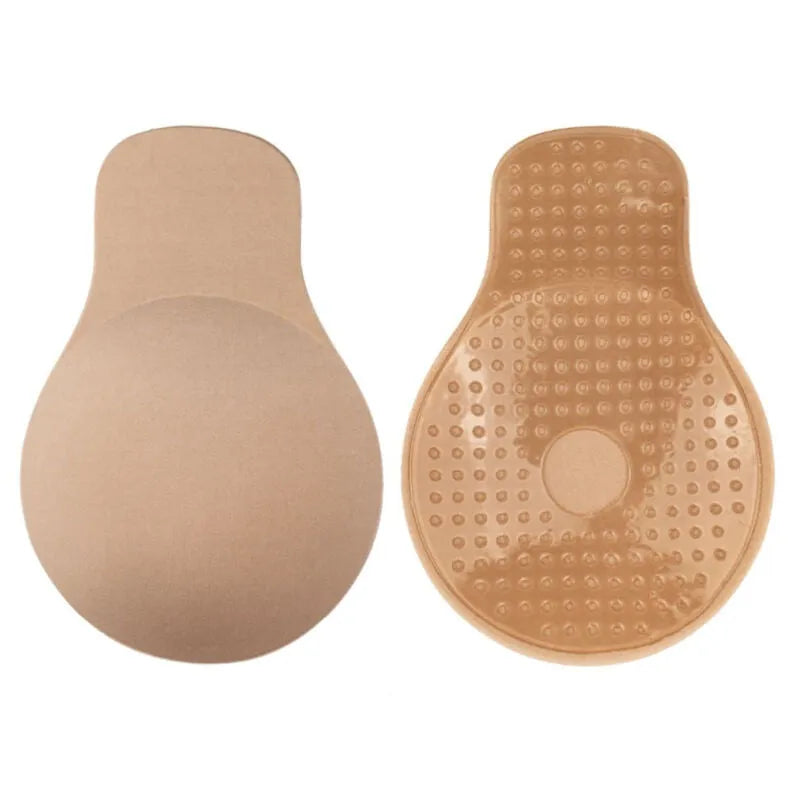 Élévateur de poitrine beige Bye Bra, tissu lisse, réutilisable, forme ergonomique, adhésif discret pour tenues ouvertes.
