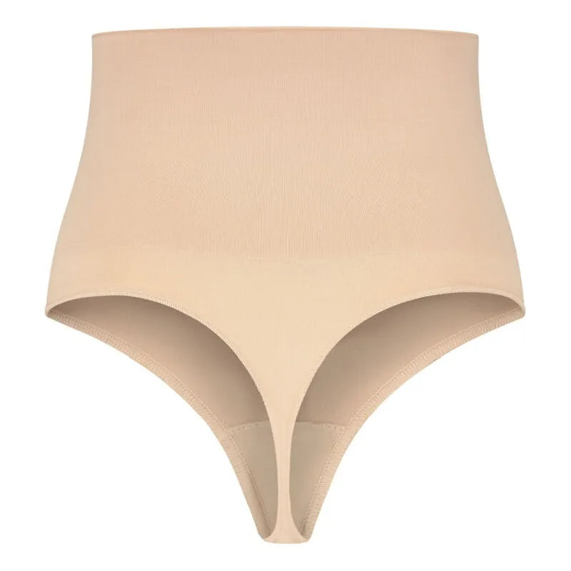 String taille haute beige sans couture, façonnant et lissant, en polyamide et élasthanne, présenté sur cintre.