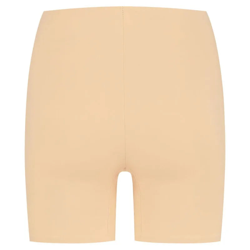 Short beige invisible Bye Bra, mi-taille, longueur cuisse, microfibre élastique, confort optimal, contrôle léger.