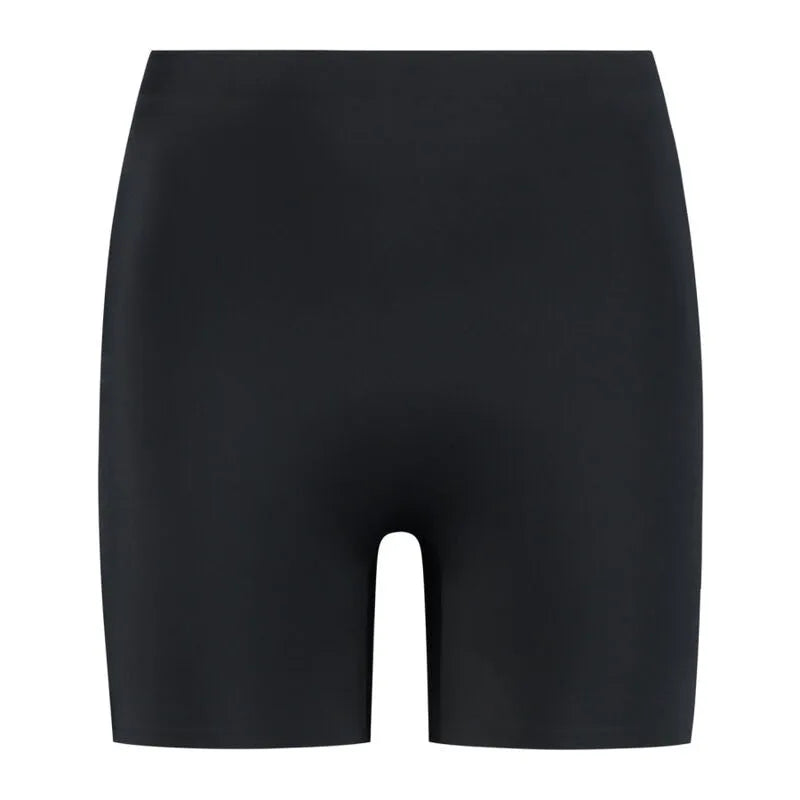 Short noir invisible Bye Bra, mi-taille, longueur cuisse, microfibre élastique, contrôle léger, confort optimal.