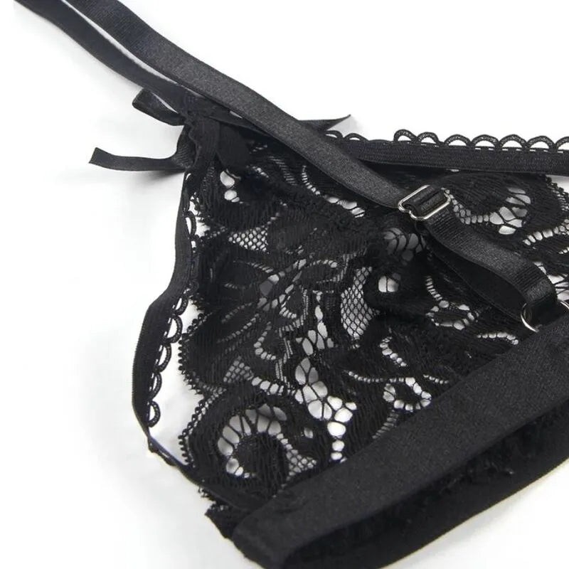 Ensemble lingerie noir Subblime en dentelle, trois pièces, design élégant et confortable pour femmes, détails raffinés.