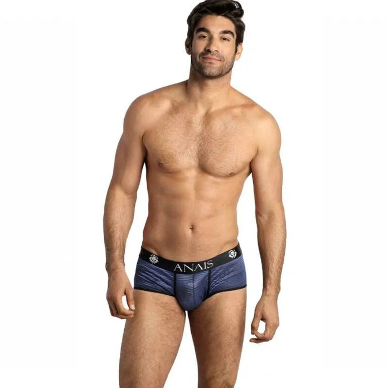 Boxer homme Anais Men Naval, tulle noir à rayures satinées bleu marine, coupe sportive, ajustement parfait.