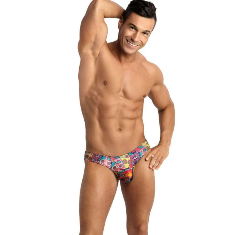 String homme coloré avec motifs bande dessinée, élastique délicat, ajustement parfait, confort optimal.