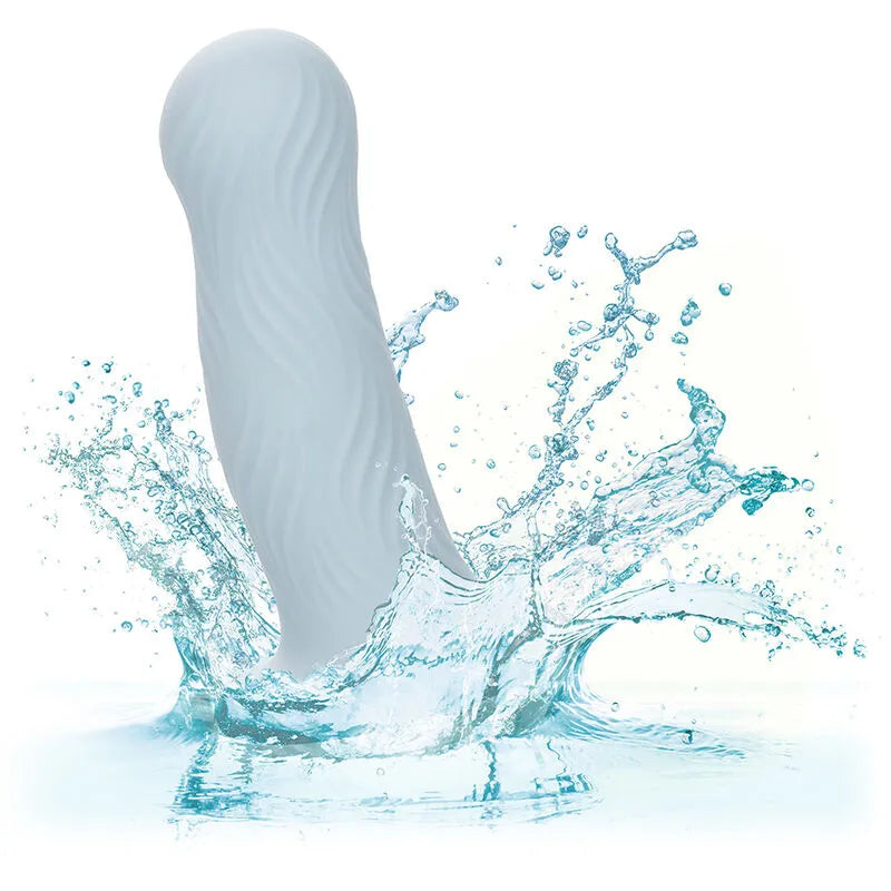 Plug anal bleu en mousse avec texture ondulée, forme bulbeuse, immergé dans l'eau, fabriqué en silicone liquide.