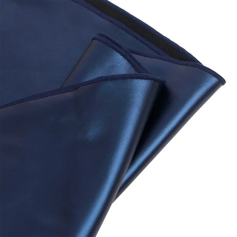 Chemise de nuit bleu vif en cuir PU, bretelles fines, design moderne et sensuel, allure sophistiquée et élégante.