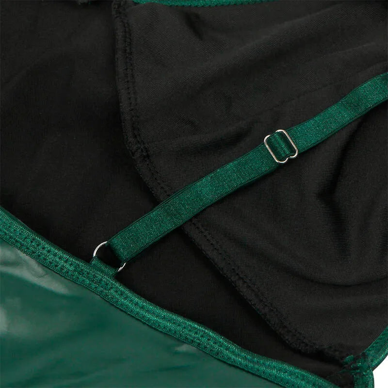 Chemise de nuit verte en cuir PU avec bretelles ajustables, finition sophistiquée et détails raffinés pour élégance et con...