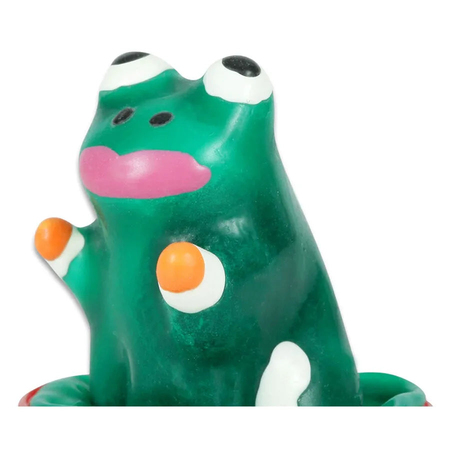 Préservatif fantaisie peint main, modèle grenouille verte, détails colorés, style bohème, artisanat européen.