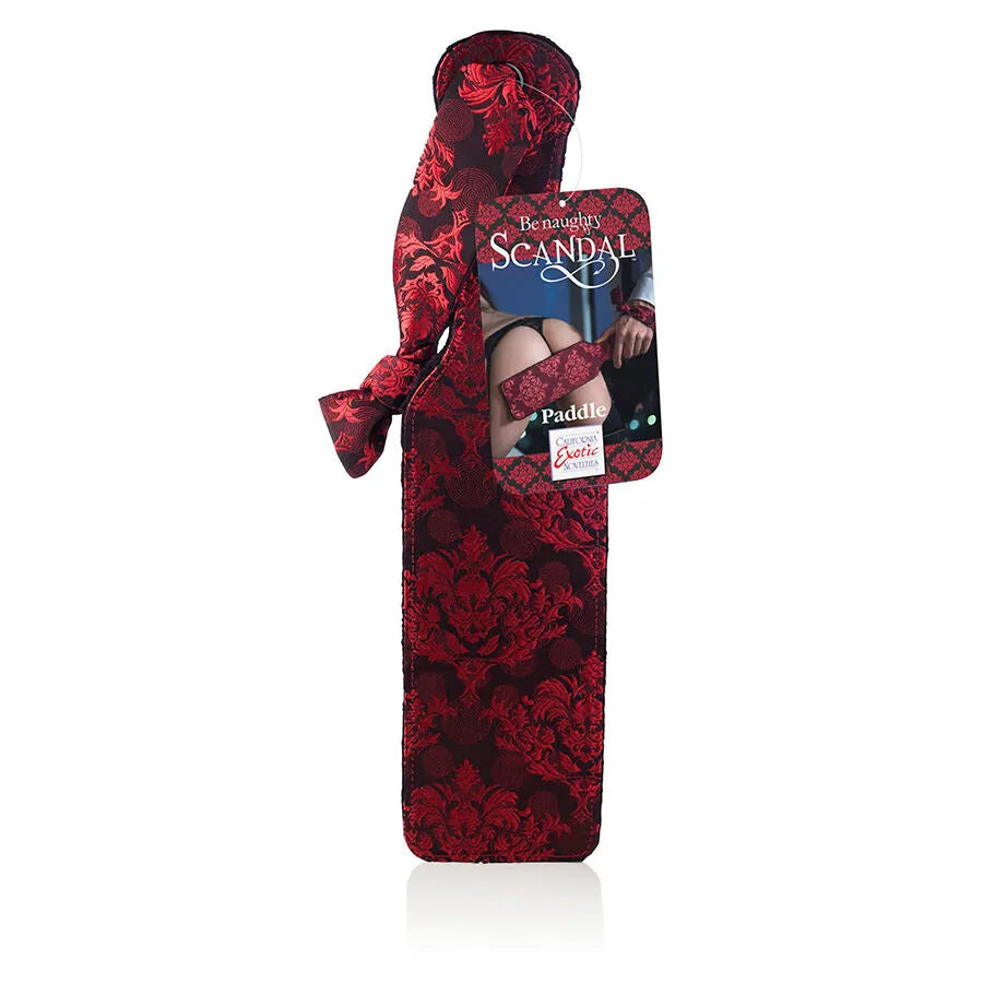 Raquette BDSM Scandal en brocart rouge et noir avec ruban satin, design élégant et provocateur pour plaisir intense.