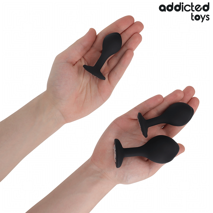 Plug anal Addicted Toys noir, trois tailles avec bijou, design sphérique et ergonomique pour stimulation progressive.