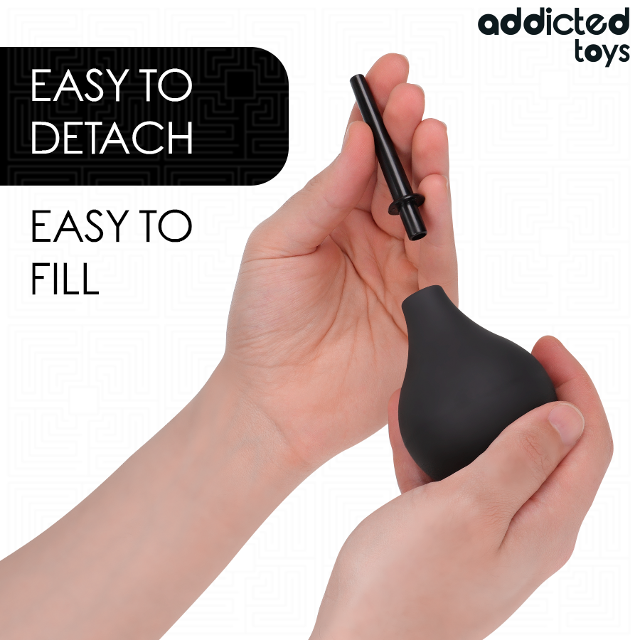 Nettoyant anal Addicted Toys, taille voyage 90 ml, noir, forme ergonomique, démontable, facile à remplir.