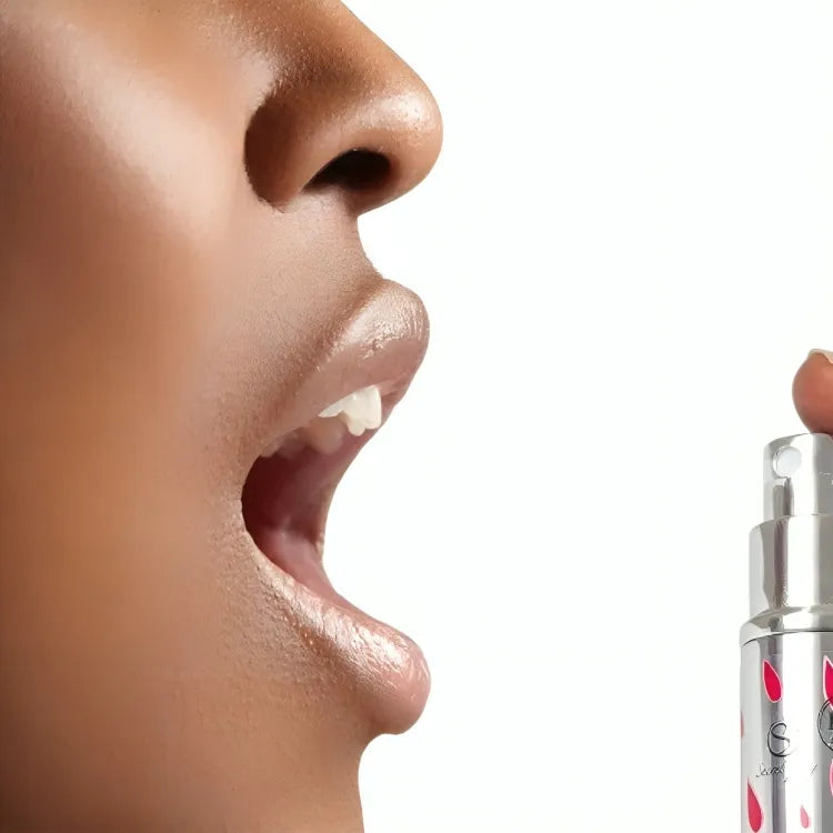 Spray oral érotique à la fraise acide discret portable pour intimité rafraîchissante