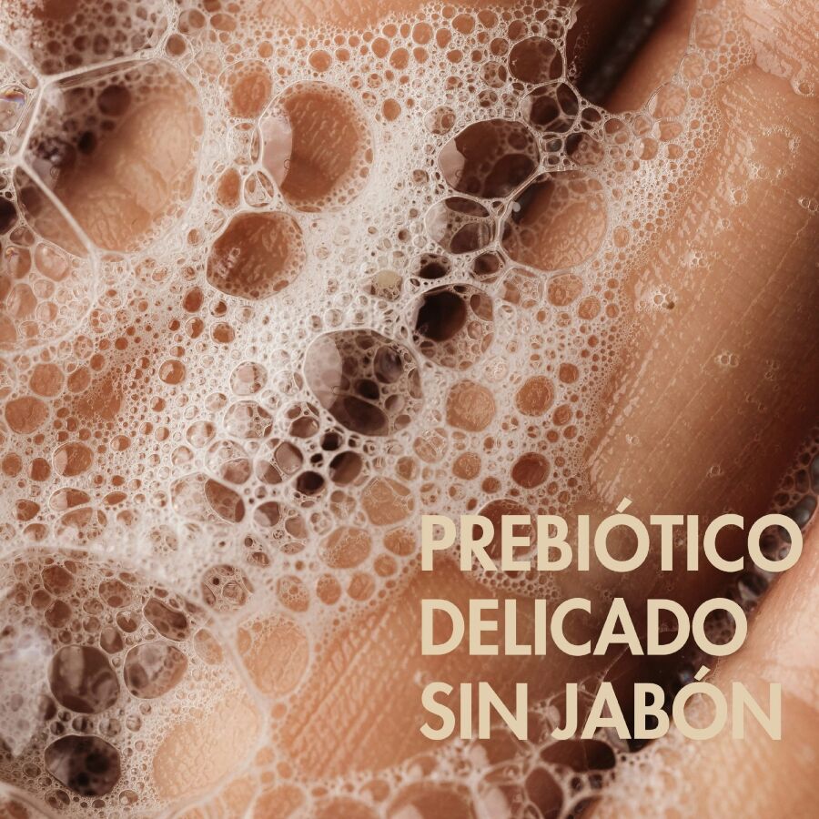 Mousse intime prébiotique Bijoux Indiscrets, texture mousse légère, bulles délicates sur peau, soin doux et naturel.