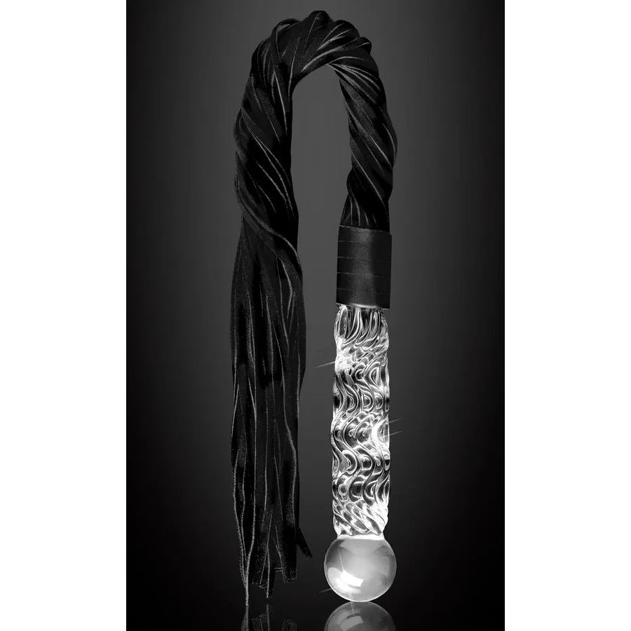Fouet érotique en verre soufflé simili-cuir noir design ondulé sensations intensifiées sextoy BDSM jeu sensible couple intimité élégance discrétion