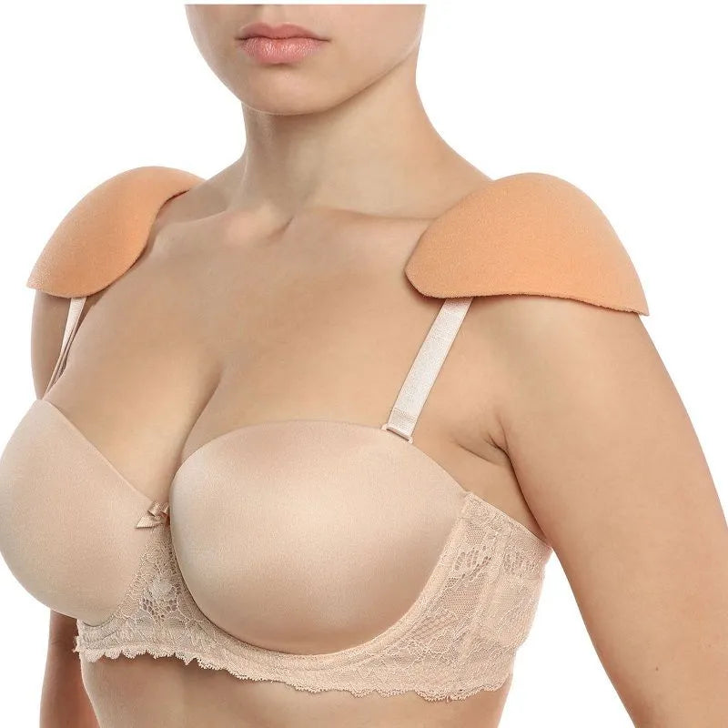 Épaulettes de soutien-gorge beige en mousse douce, antidérapantes, portées sur épaules, invisibles sous vêtements.