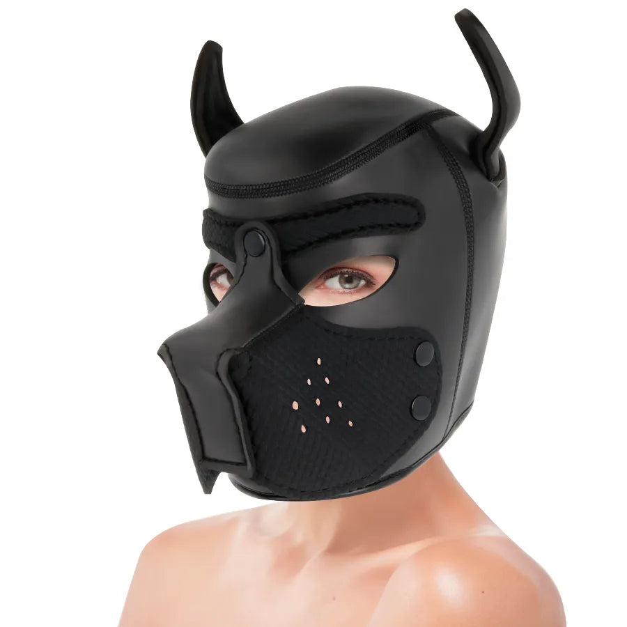 Masque pour chien en néoprène noir avec museau amovible, oreilles attachées, languette rouge visible, taille M.