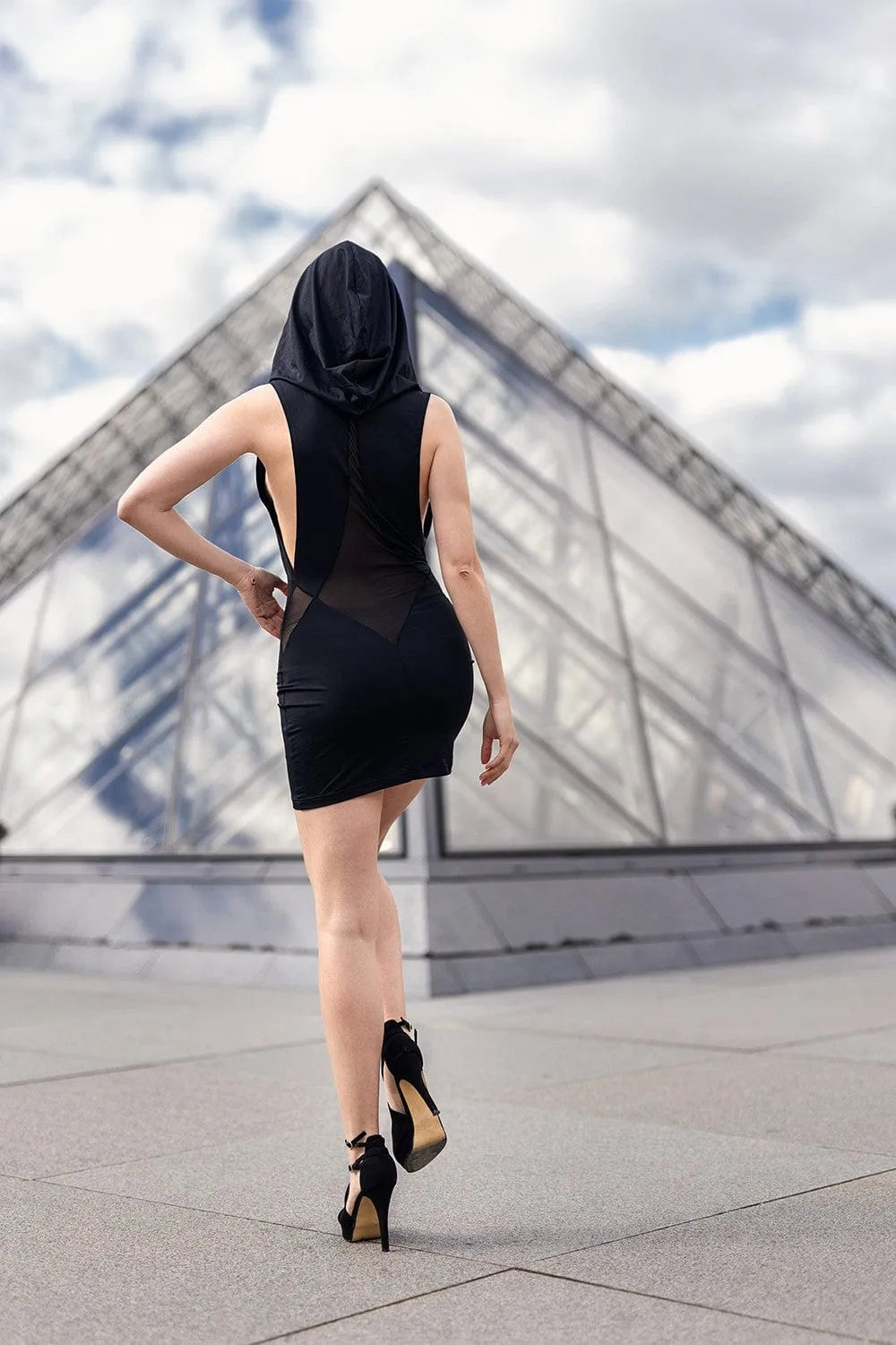 Robe Noire Sensuelle À Capuche Be Lily