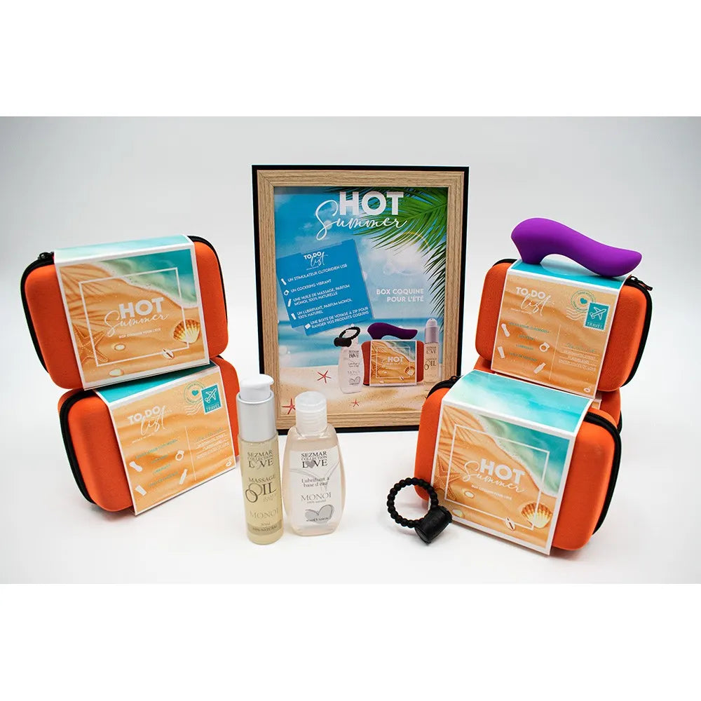 Boîte orange avec stimulateur violet, anneau noir, huiles de massage et affiche Hot Summer sur fond estival.