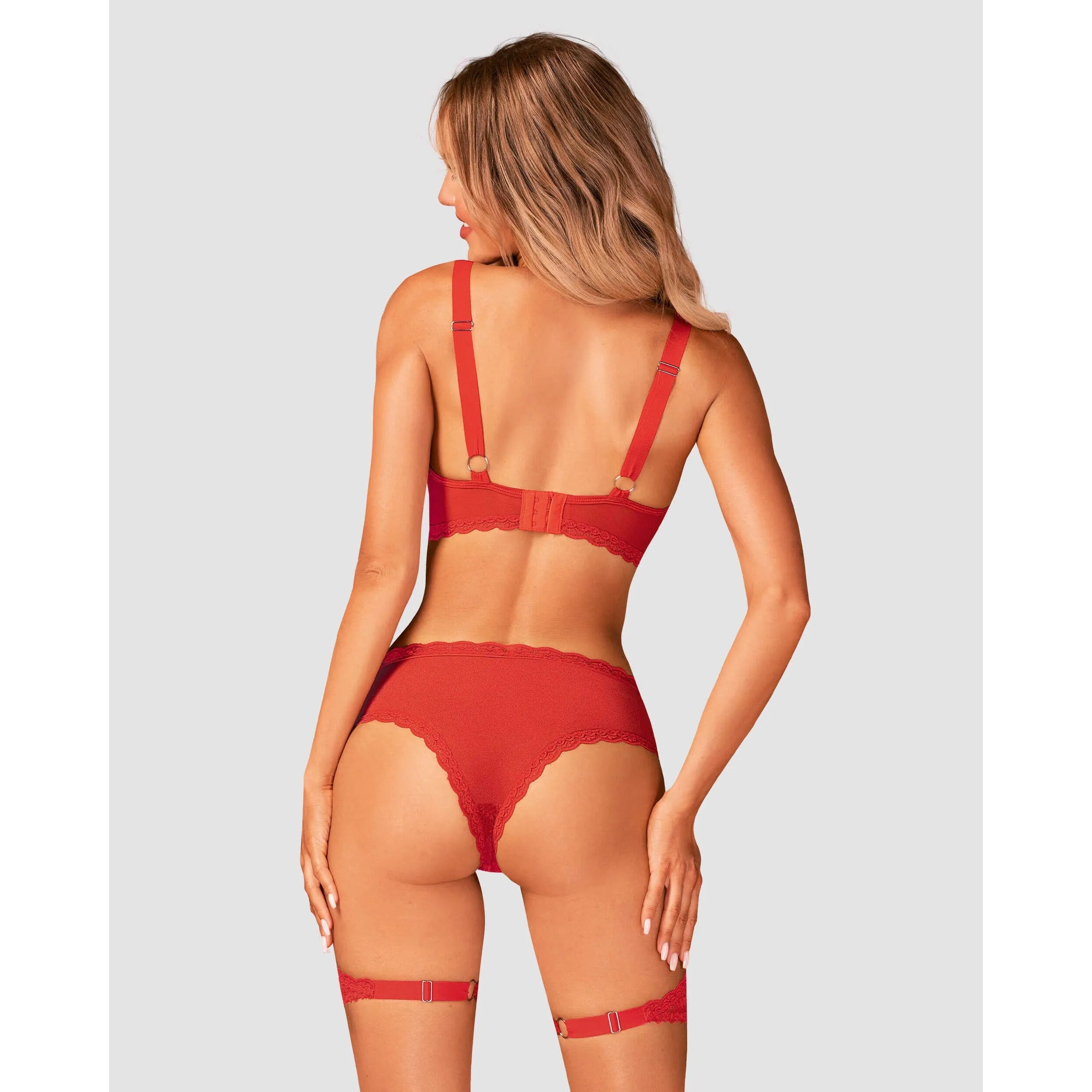 Soutien-gorge rouge Belovya, coupe sensuelle, bijou cercle argenté, bonnets à armatures, élégance féminine.