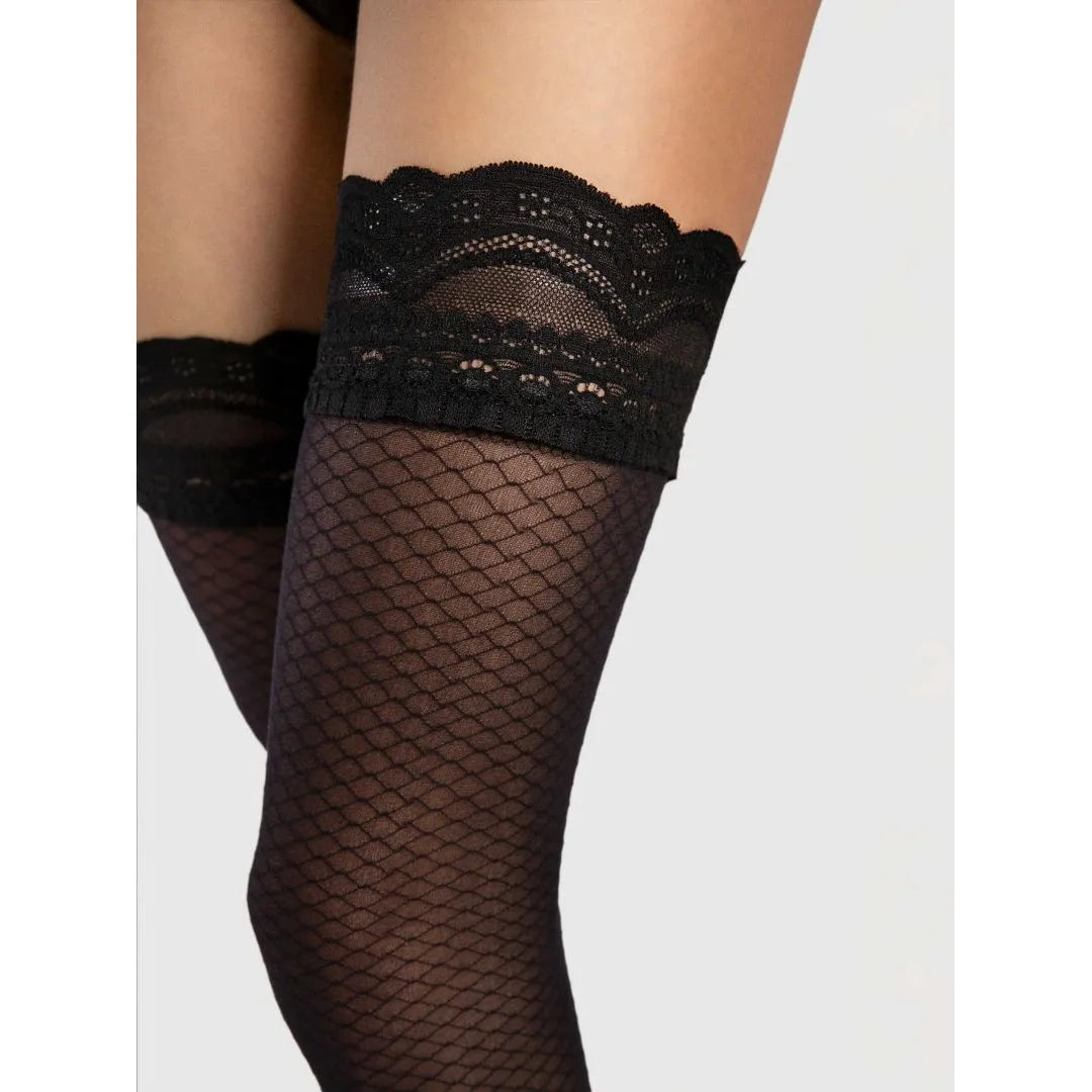 Collants noirs Dolcezza bas 20 den, motif résille, bande dentelle, 100% polyamide, élégance et confort.