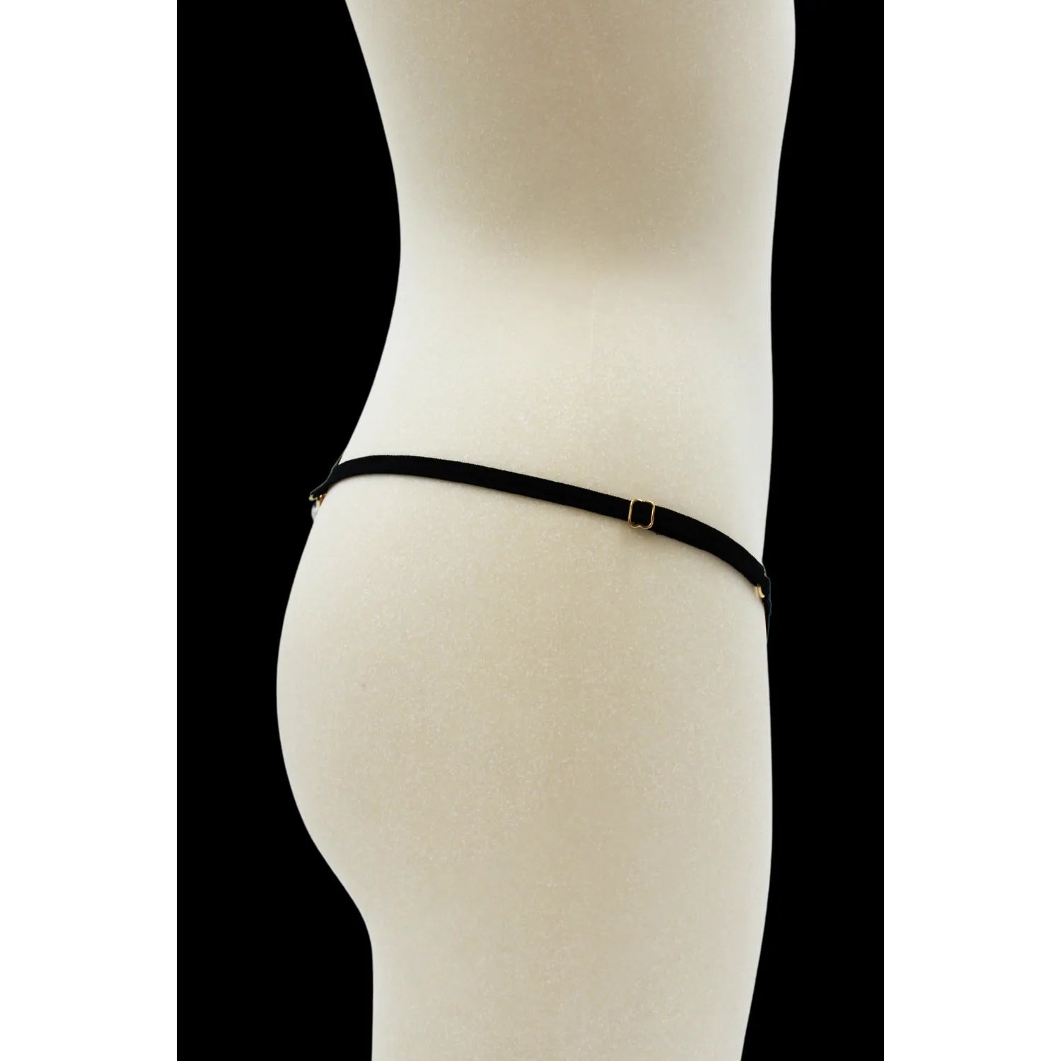 String noir dentelle ajourée bijou perle strass dorés ajustable