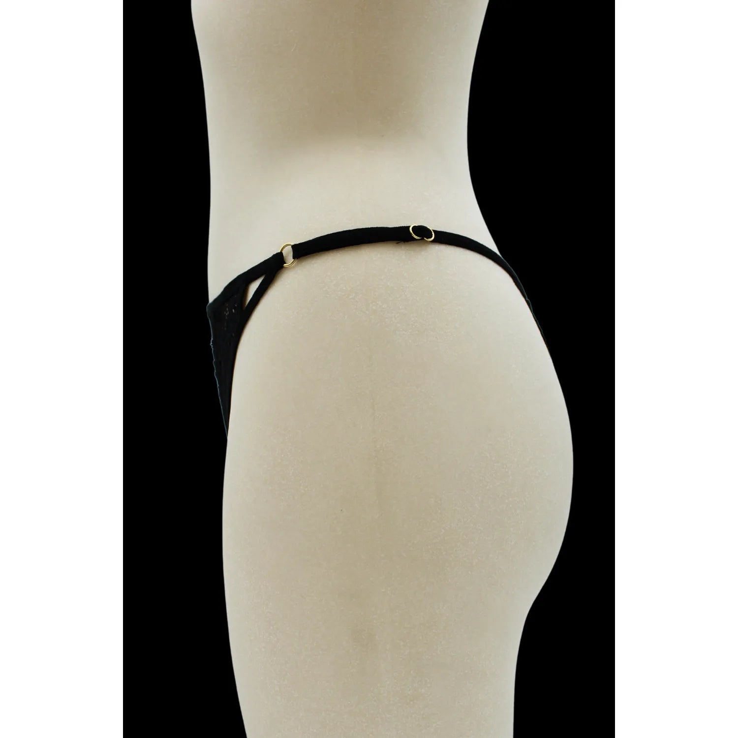 Tanga dentelle noire bijou losanges dorés ajustable sensuel élégant