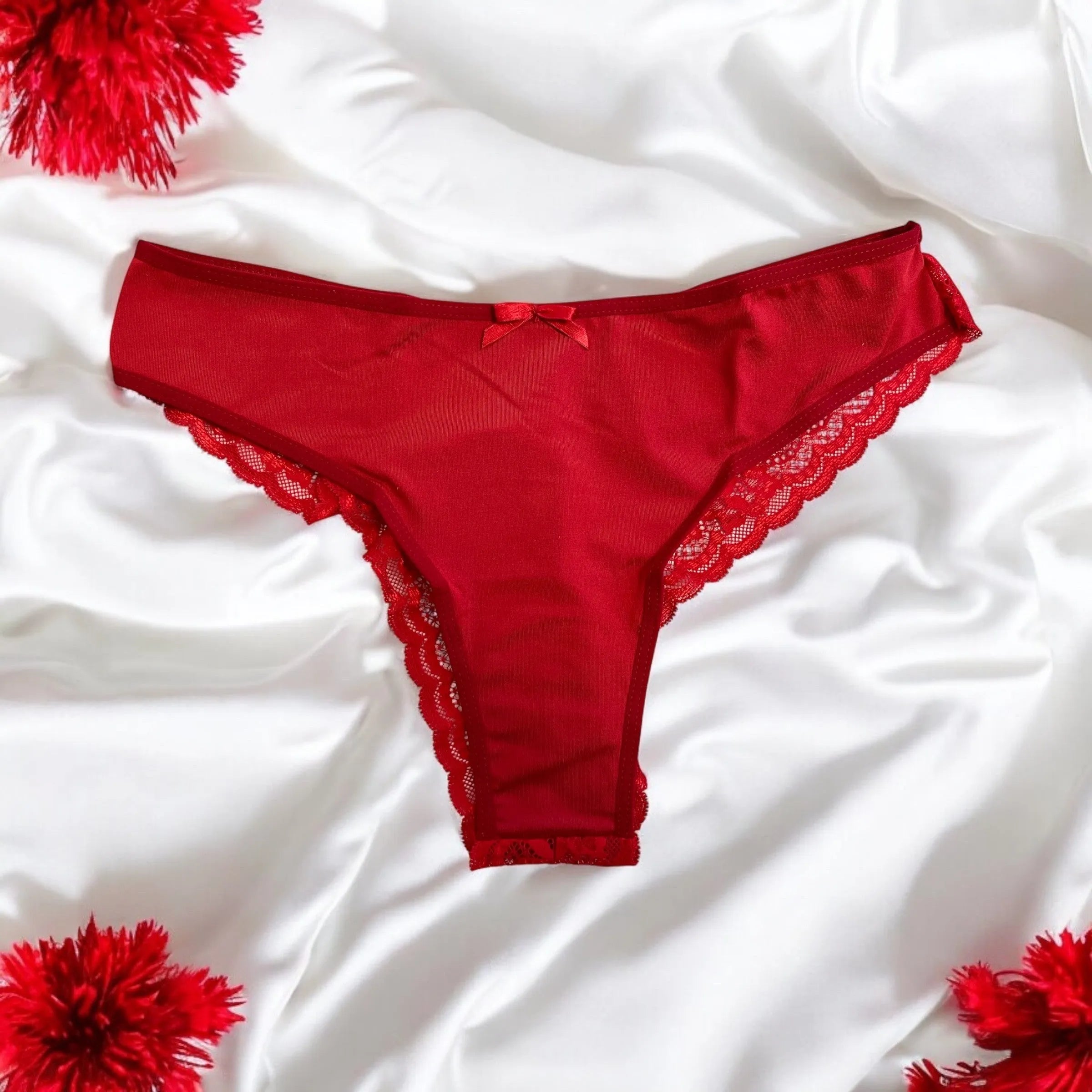 Culotte rouge raffinée dentelle florale satin féminine confortable usage quotidien