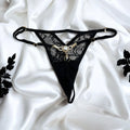 String noir dentelle ajourée bijou perle strass dorés ajustable