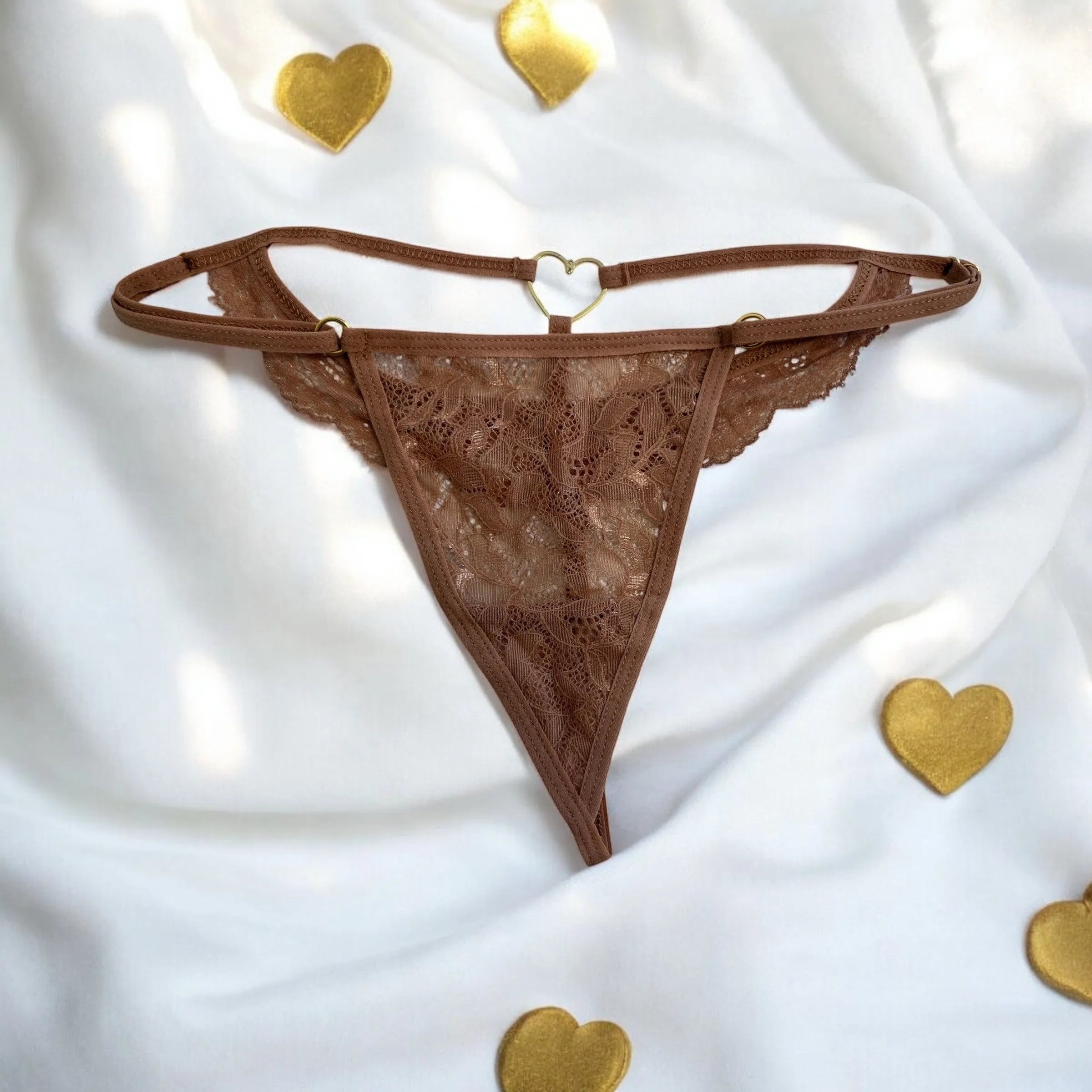 String dentelle taupe bijou cœur doré lanières ajustables sexy féminine