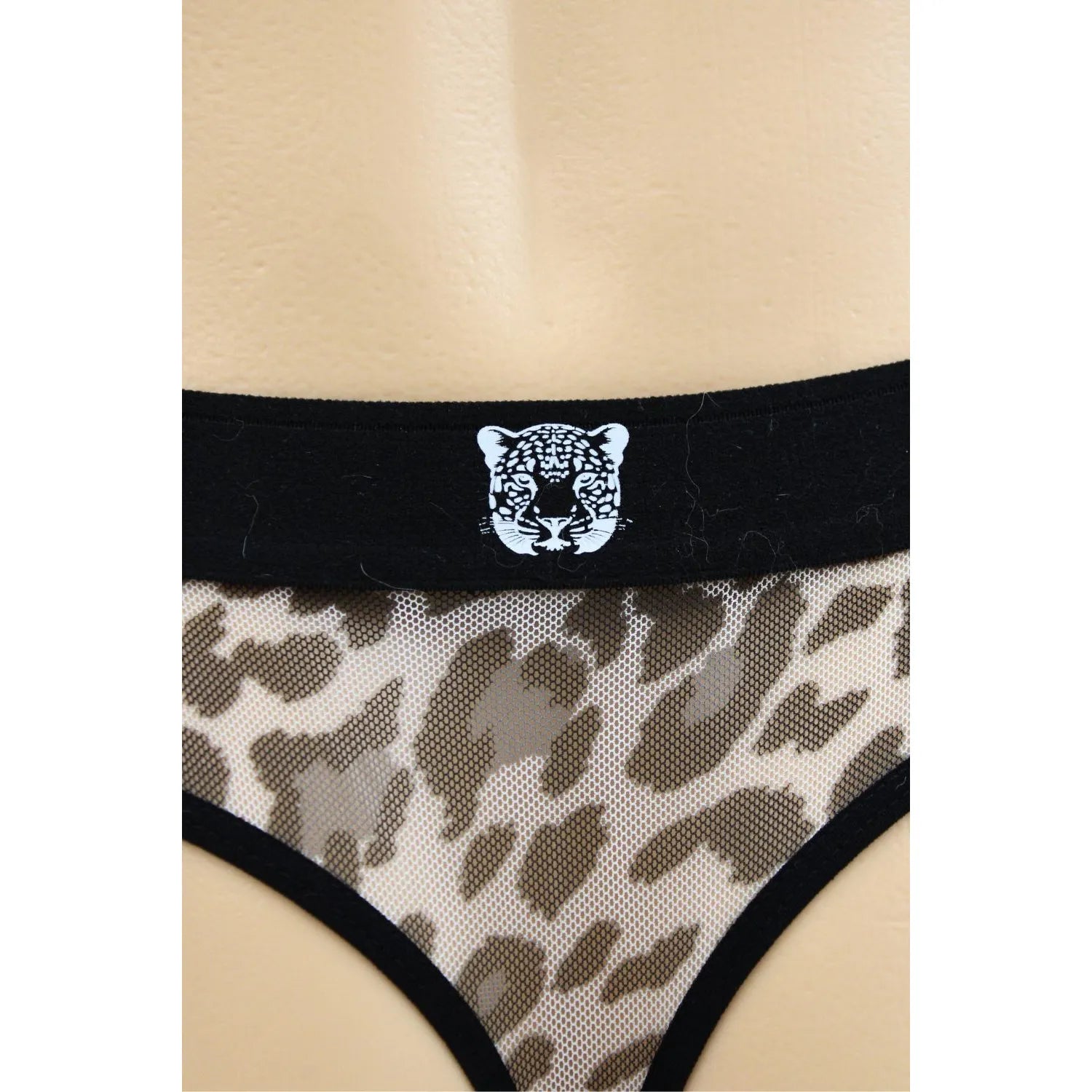 String Léopard Gris en Résille Transparente Confortable avec Ceinture LookMe pour Sublimer Silhouette et Style Urbain