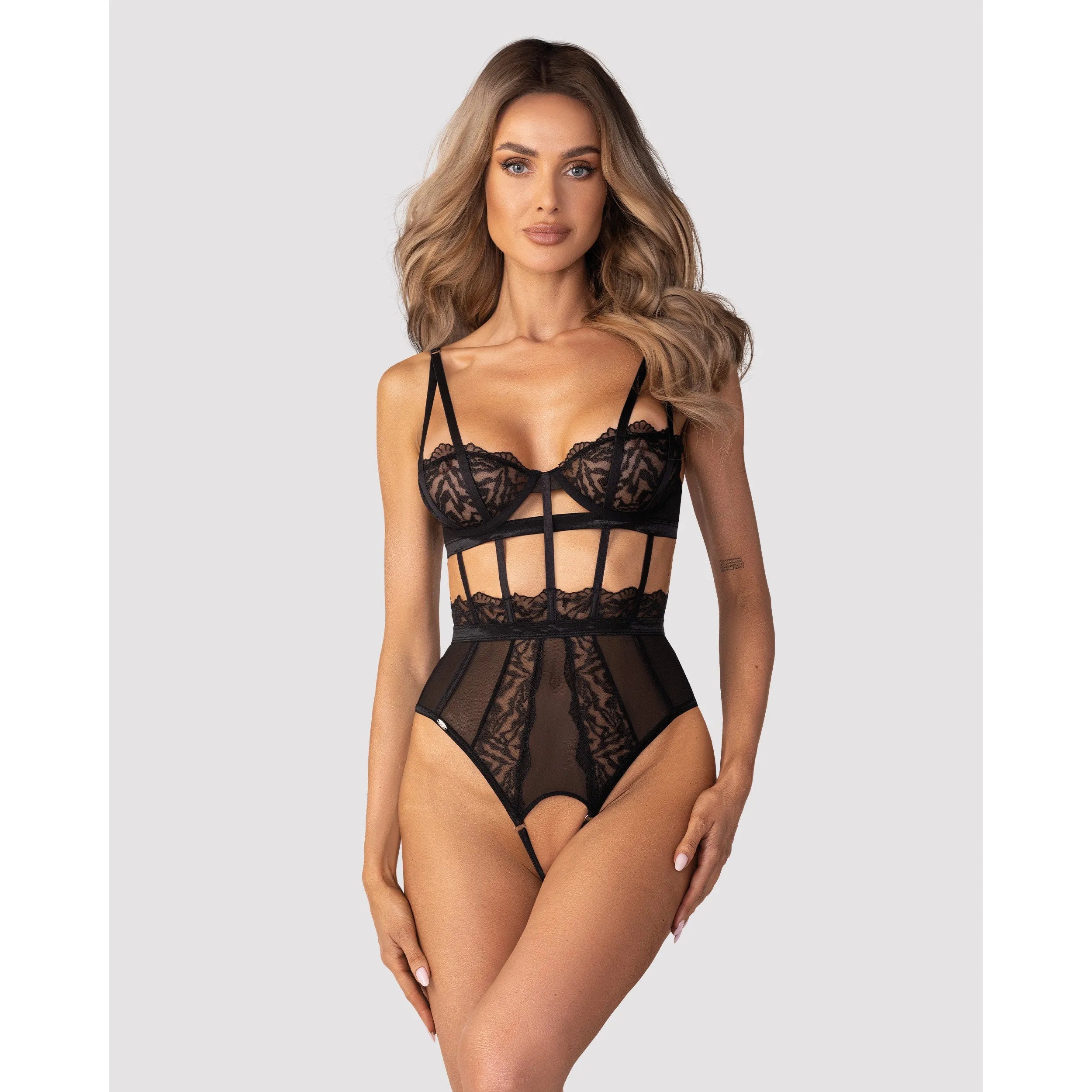 Body noir dentelle motifs animaliers, armatures rembourrées, entrejambe ouvert ajustable, élégance et sensualité.
