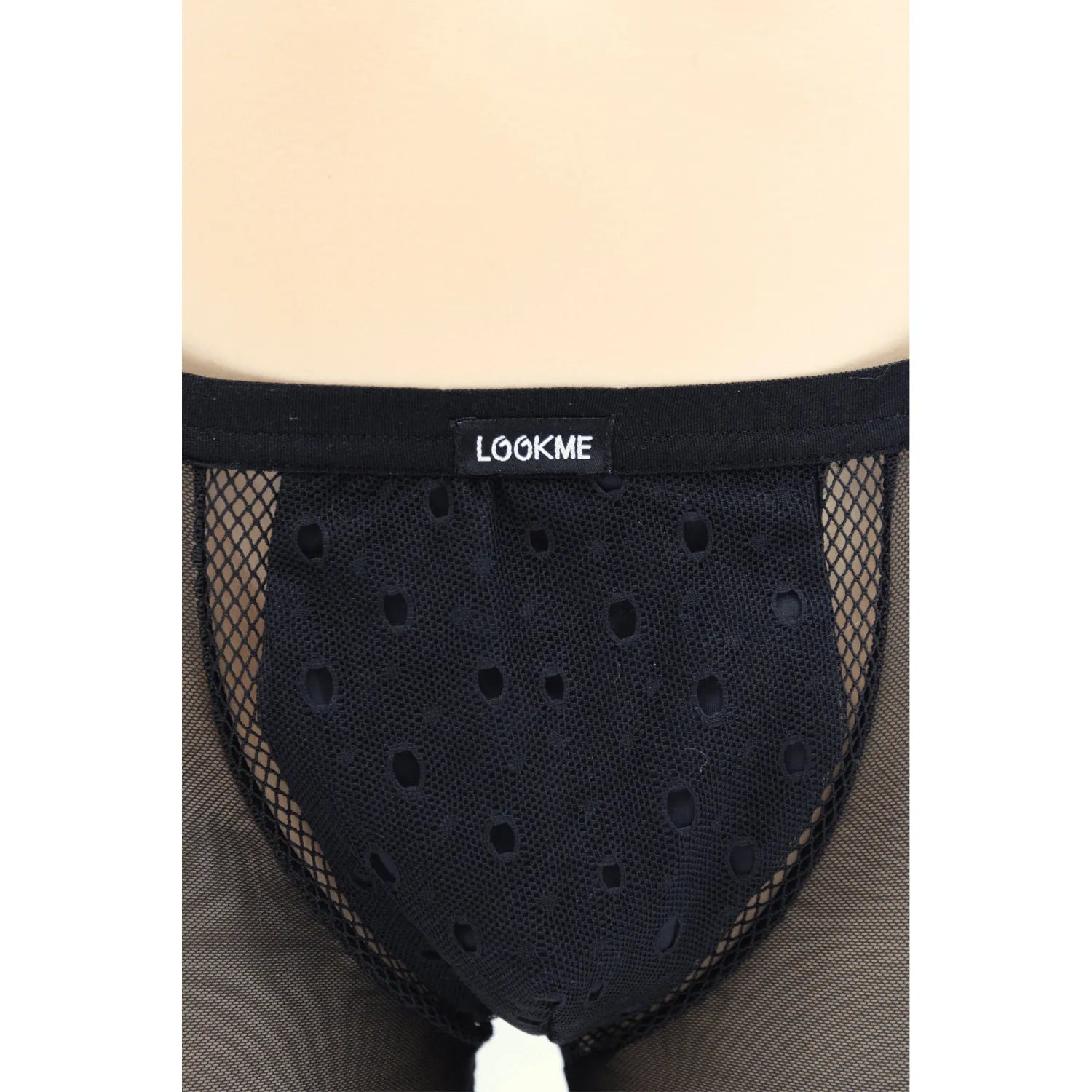 Boxer noir homme élégant, design Lookme, texture filet, polyester élasthanne, confort et sensualité chic.