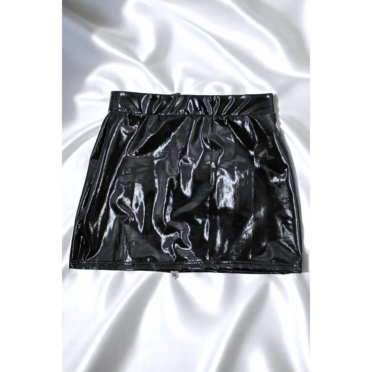 Jupe Courte Noire Lara Simili Cuir Brillant Coupe Moulante Fermeture Zip Élégance Provocatrice Look Ultra-Glossy Tenue Scène Glamour