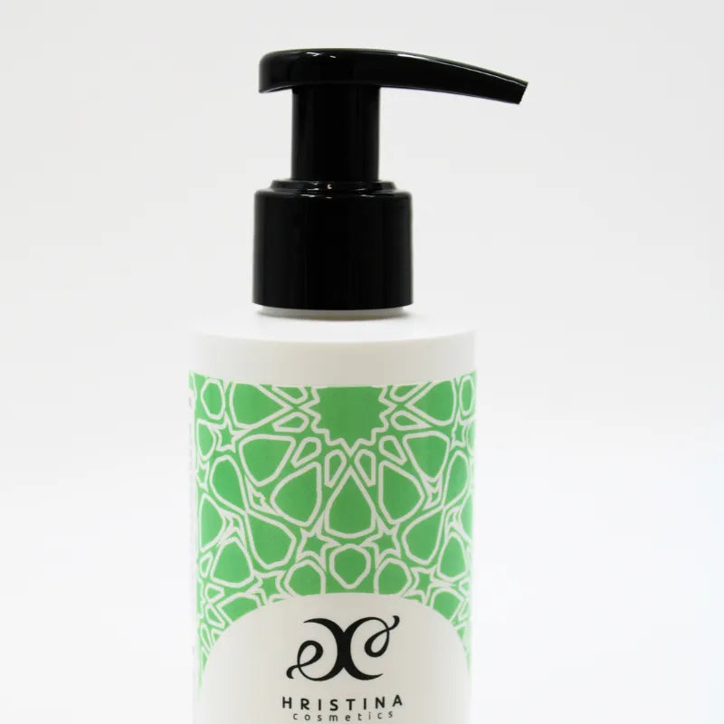 Flacon blanc avec pompe noire, motif vert, après-shampoing volume hydratation aloe vera 250ml.
