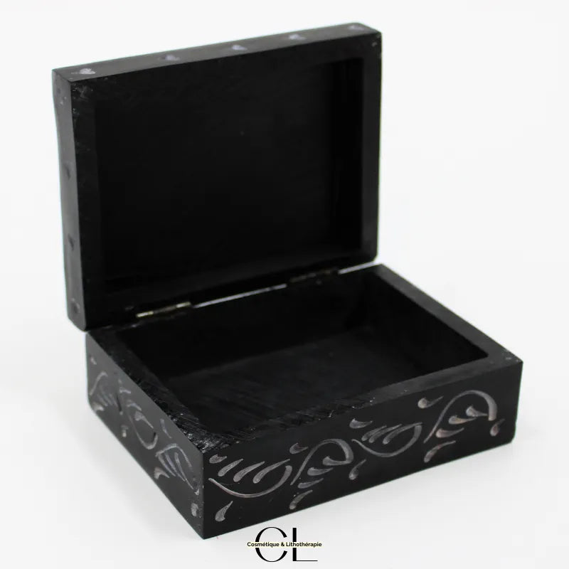 Boîte à bijoux rectangle en saponite noire, motif Arbre de Vie gravé, ouverte, 10x8x5 cm, élégante et harmonisante.