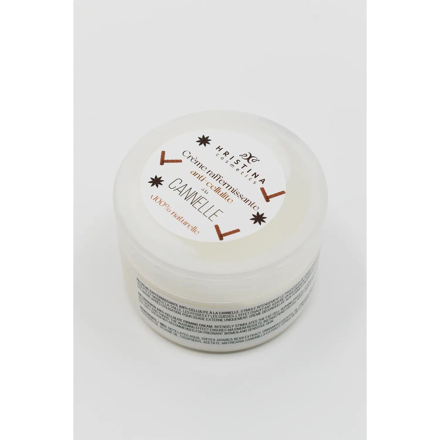 Crème raffermissante anti-cellulite cannelle, pot blanc 100ml, étiquette marron, peau lisse et tonique.