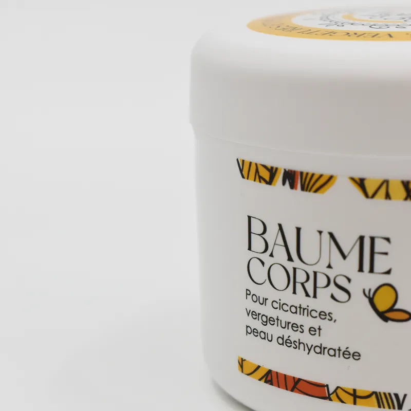 Baume réparateur cicatrices et vergetures 250ml, pot blanc avec motifs colorés, pour peau déshydratée et élasticité.