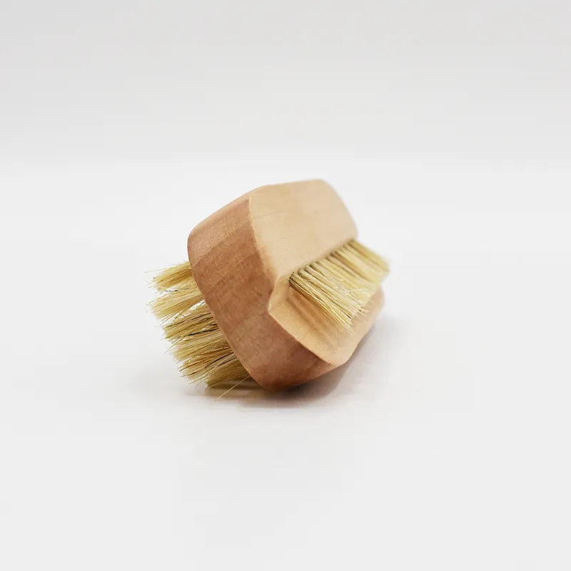 Brosse à ongles en bois à deux faces, poils naturels longs et courts pour nettoyage efficace des ongles et cuticules.