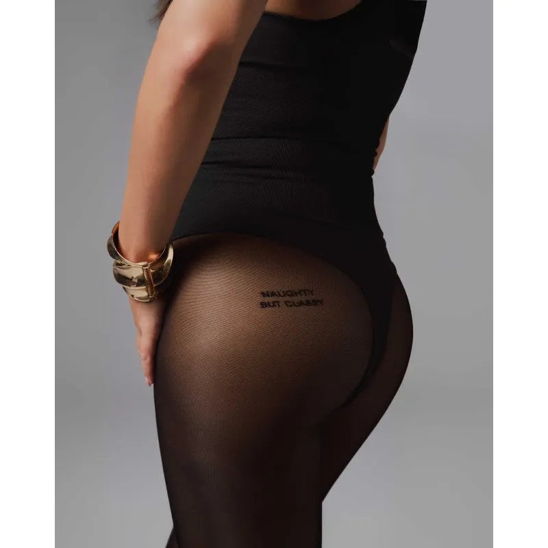Collants noirs semi-transparents avec lettrage décoratif et ceinture confortable, élégance et raffinement assurés.