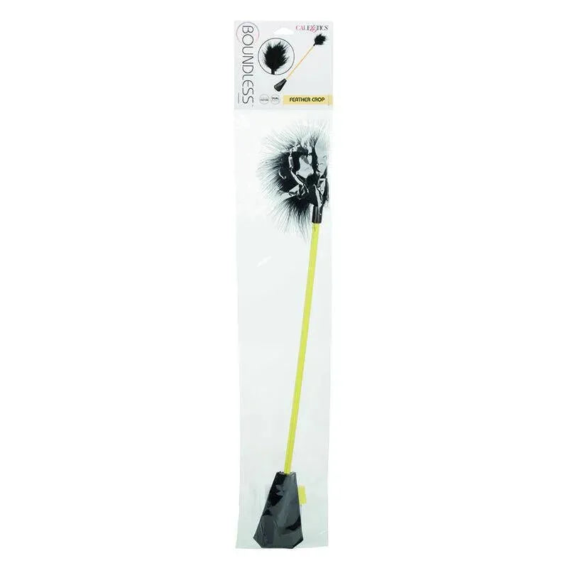 Plume BDSM noire avec manche jaune, fausse fourrure douce, accessoire intime élégant pour moments de séduction.