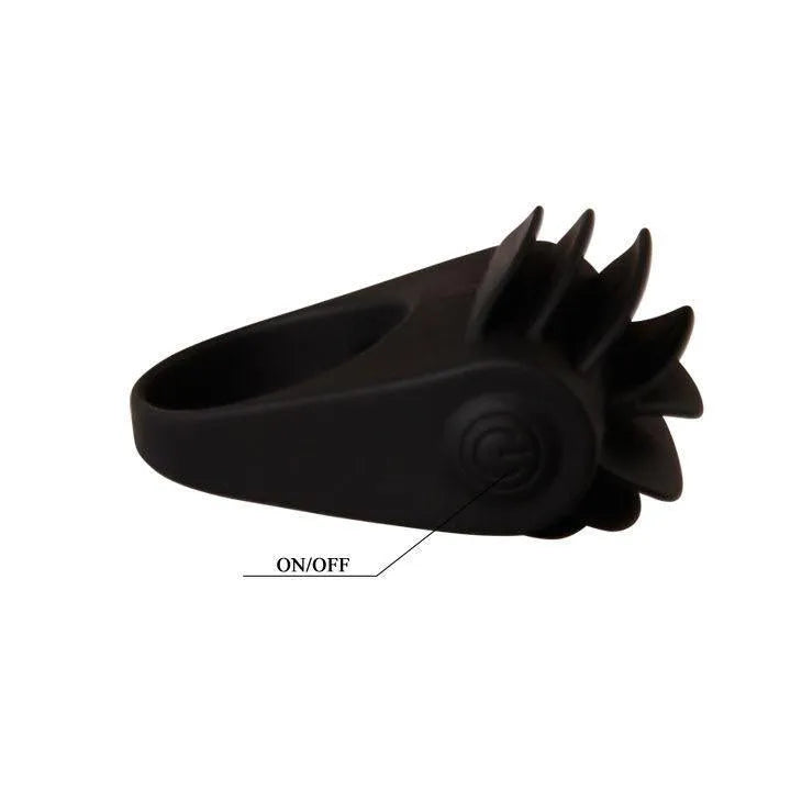 Anneau vibrant noir en silicone médical avec stimulateur clitoridien, design ergonomique et bouton ON/OFF visible.