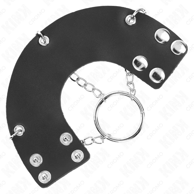 Anneau pénien en cuir noir ajustable avec chaînes et boutons-pression, accessoire BDSM élégant et fonctionnel.