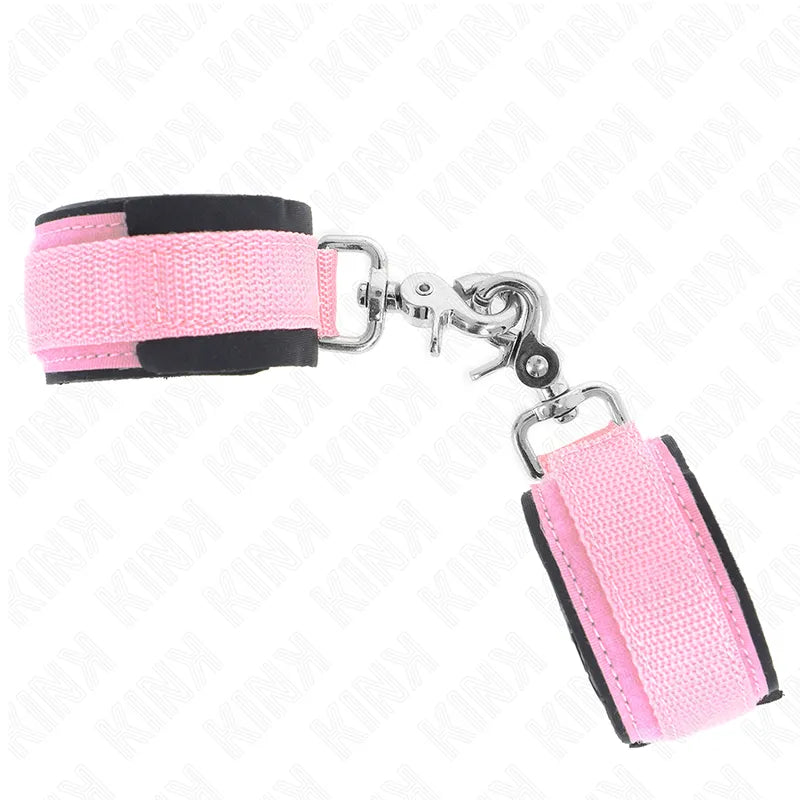Bracelet BDSM en cuir noir robuste avec boucle métallique, design élégant pour séances intenses, par KINK.