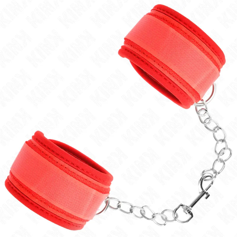 Bracelets BDSM en cuir rouge élégant avec chaîne, raffinés et durables, pour expérience BDSM sophistiquée.