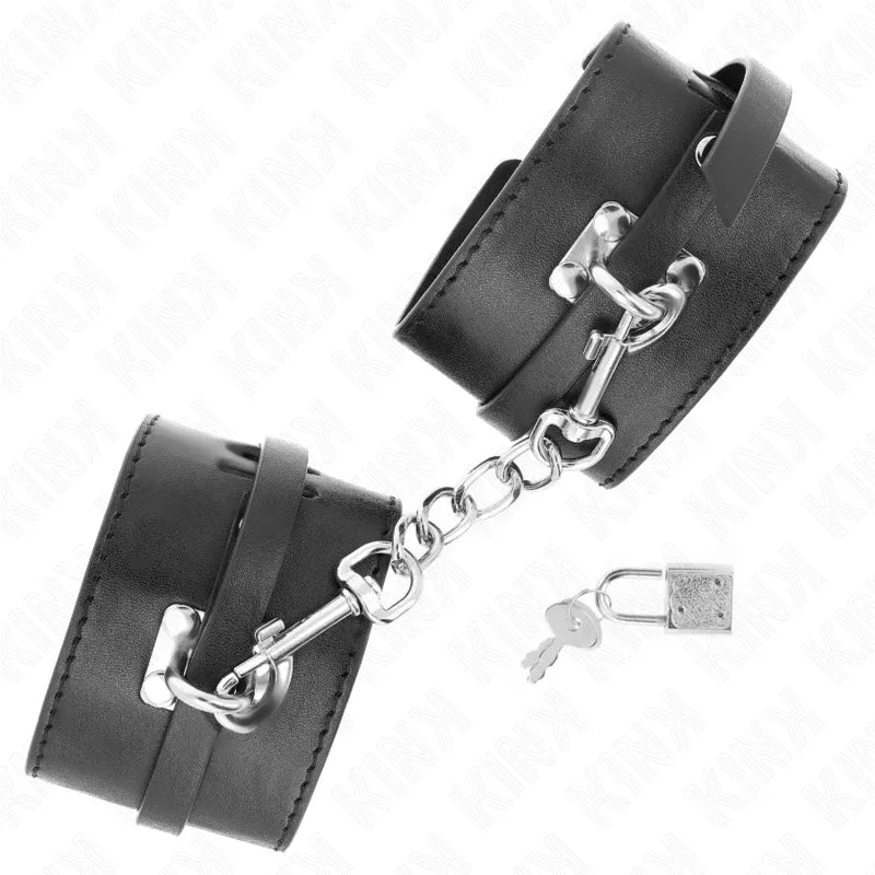 Bracelets BDSM en cuir végétalien noir avec chaîne métallique et cadenas, élégants et éthiques pour jeux de rôle.