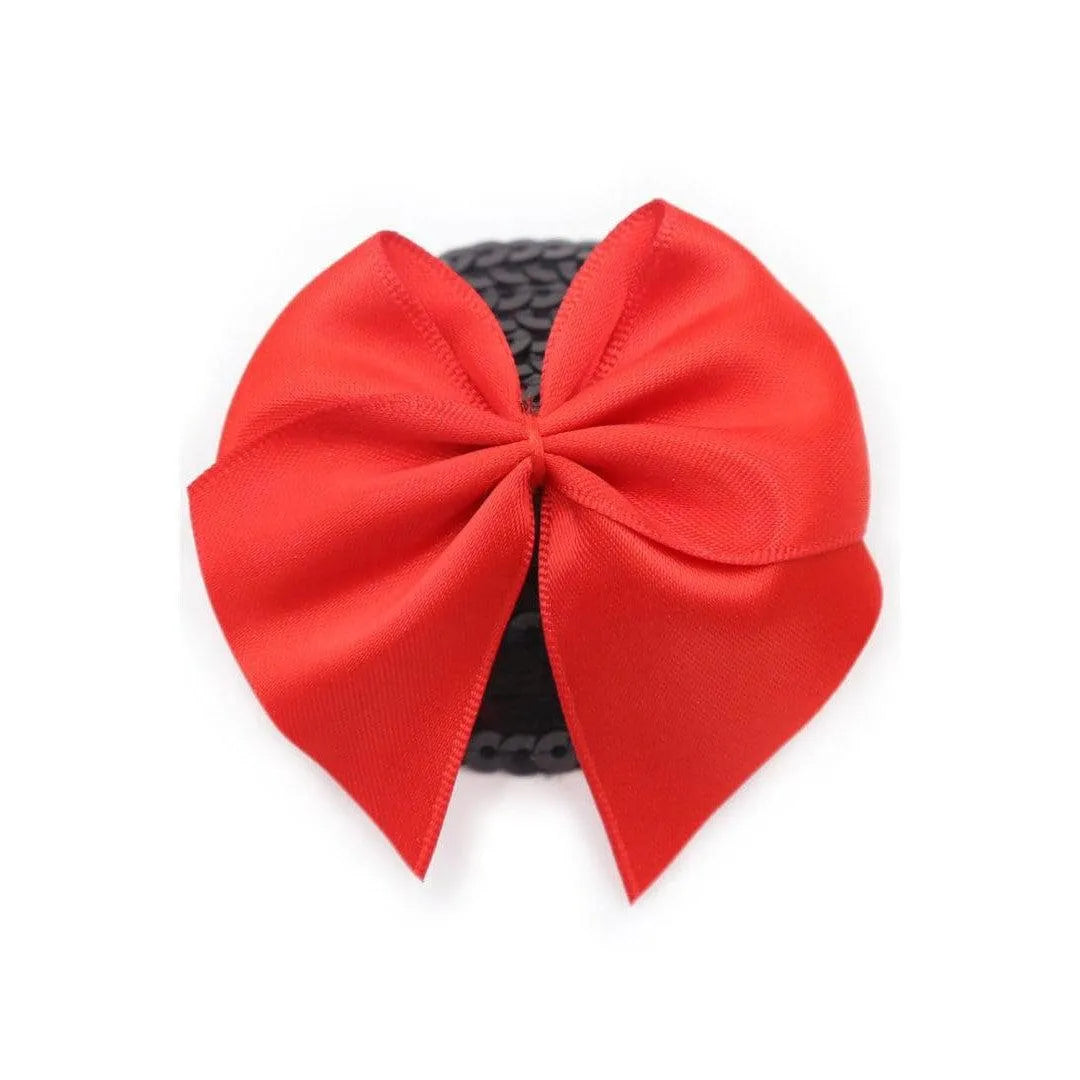 Cache tétons satin noir avec noeud rouge élégant, accessoire raffiné pour sublimer la poitrine.