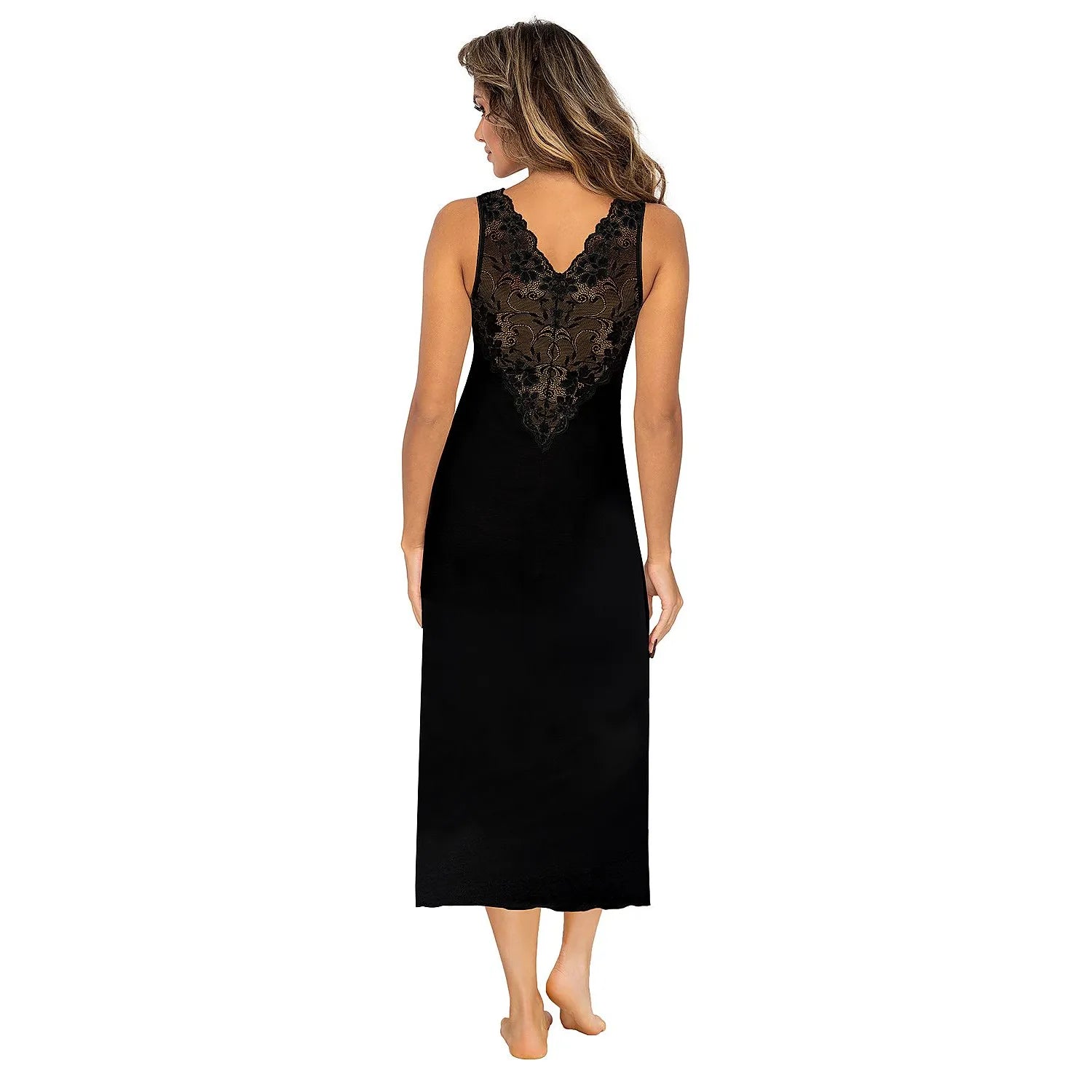 Chemise de nuit en viscose fluide avec dentelle brodée, soutien-gorge bardot, dos ajouré, fabriquée en Pologne.