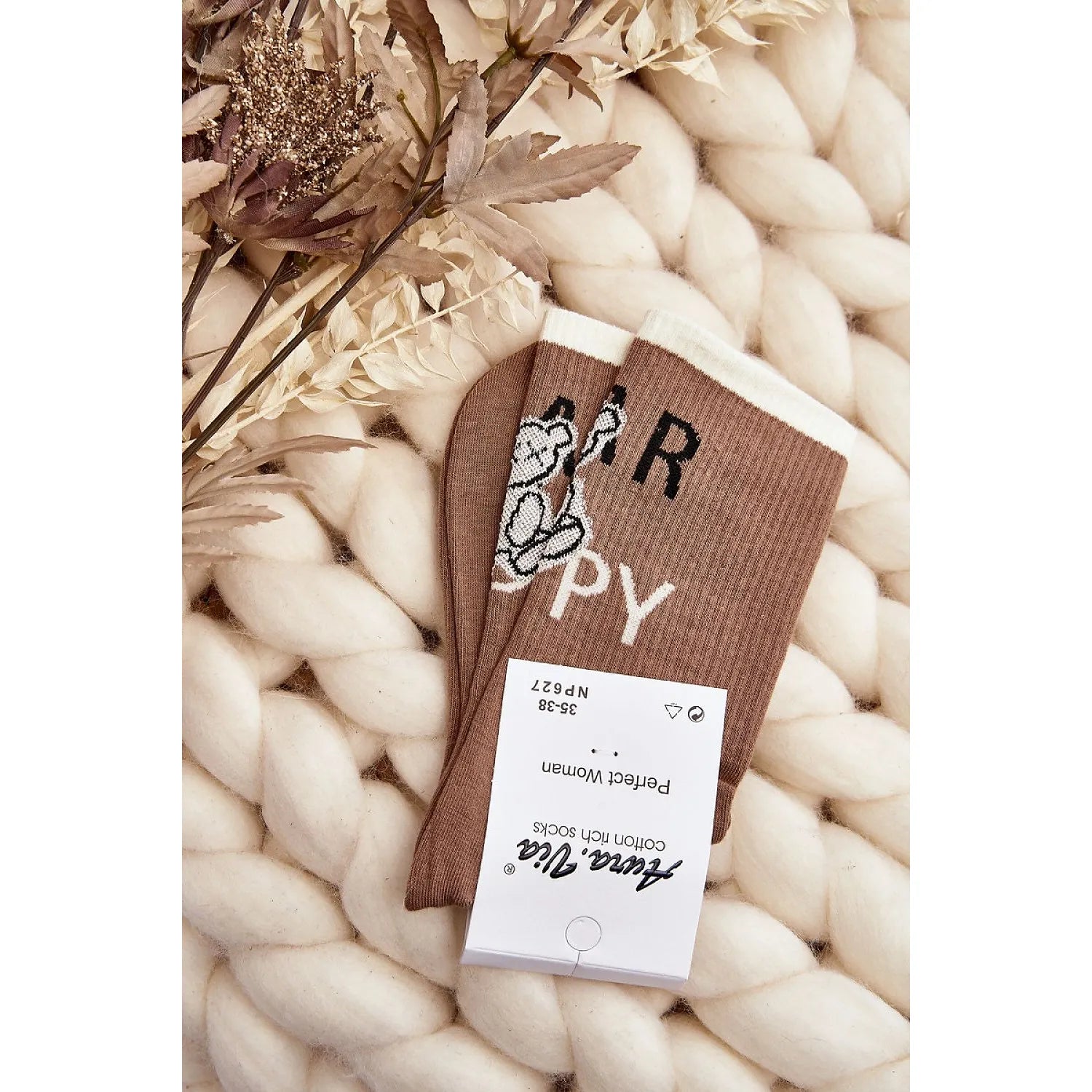 Chaussettes cheville coton femme marron avec motif ours peluche, sur fond de laine blanche, cadeau Noël hiver.